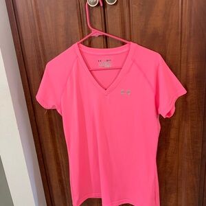 Under Armor Loose Women’s T Shirts  size Small
